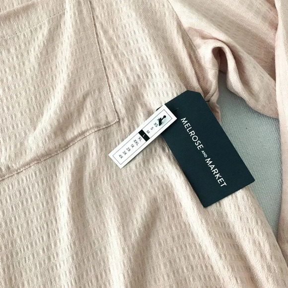 Melrose and Market light pink button down linen shirt pocket size large in Women - Picture 5 of 7